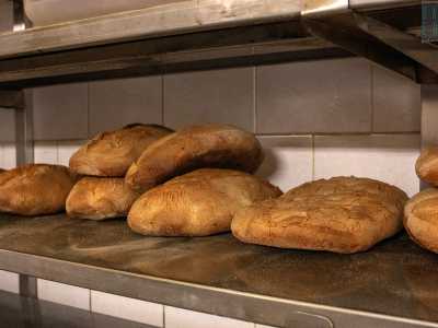 Come produzione propria qui si prepara pi� che altro pane...